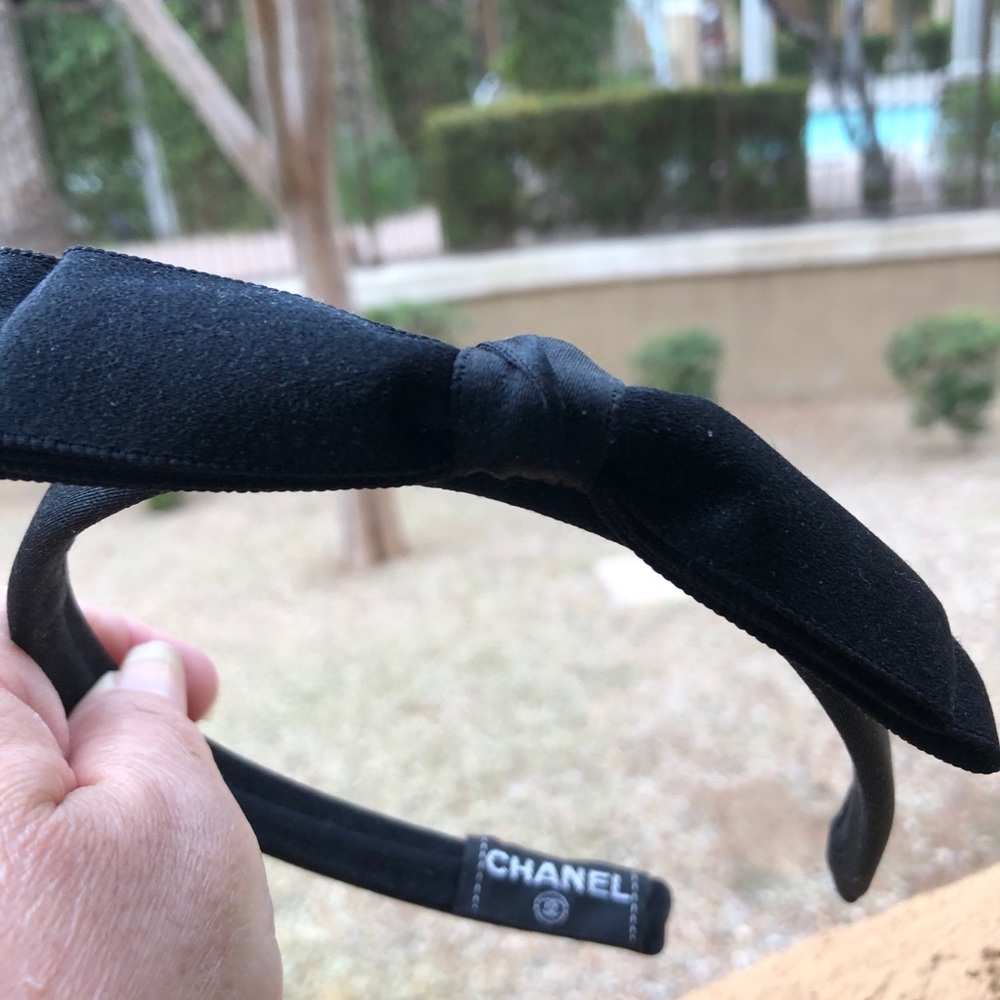 Vintage silk Chanel Headband in beautiful conditio